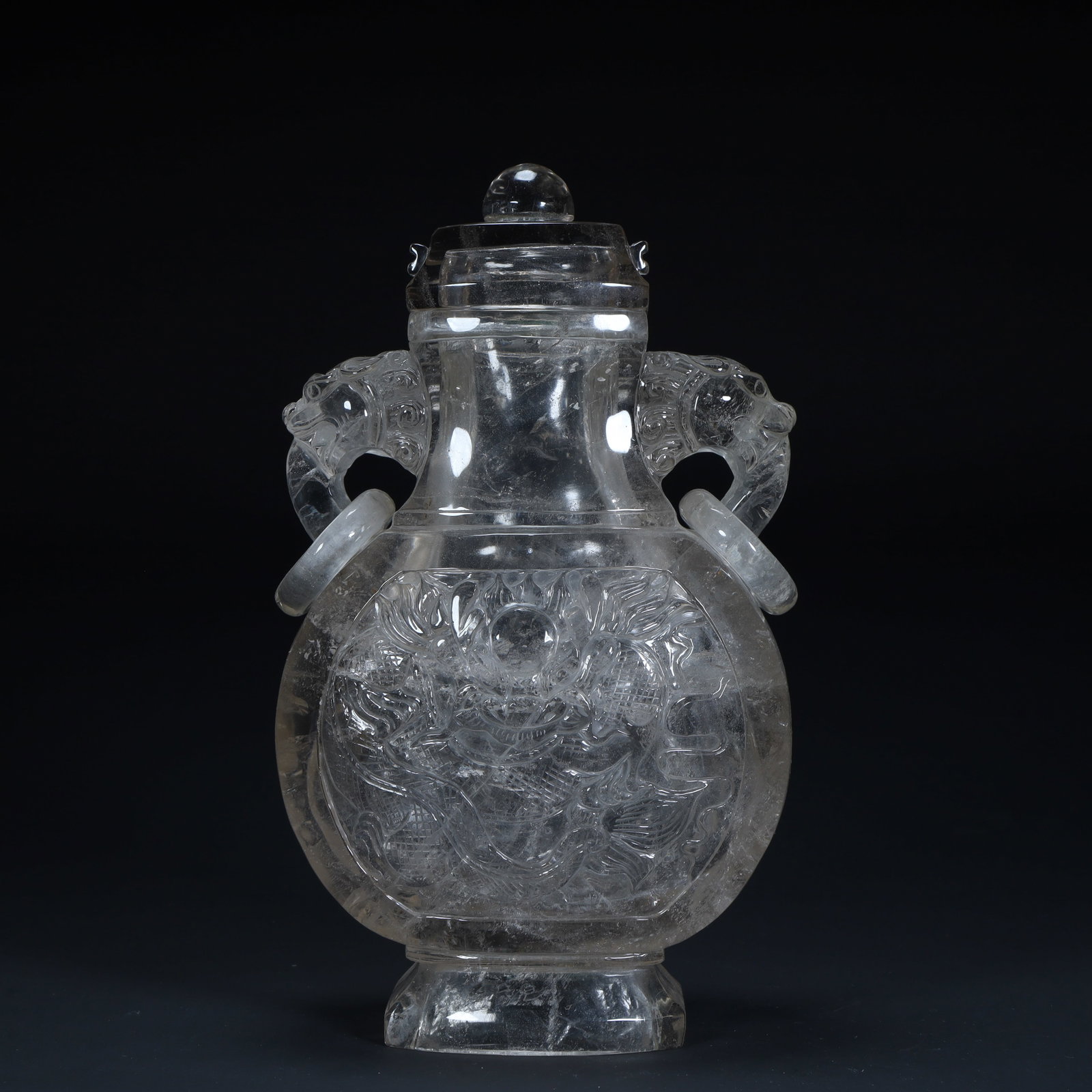 A Qing Dynasty natural crystal carved dragon pattern live ring ear cap bottle: Qing Dynasty natural crystal carved dragon pattern live ring ear cap bottle Size:H:23cmxL:14cmxW:7.5cm W: 1.8kg (The Dimensions Of All Batches Are Manually Measured.If You Need More Detailed Informati