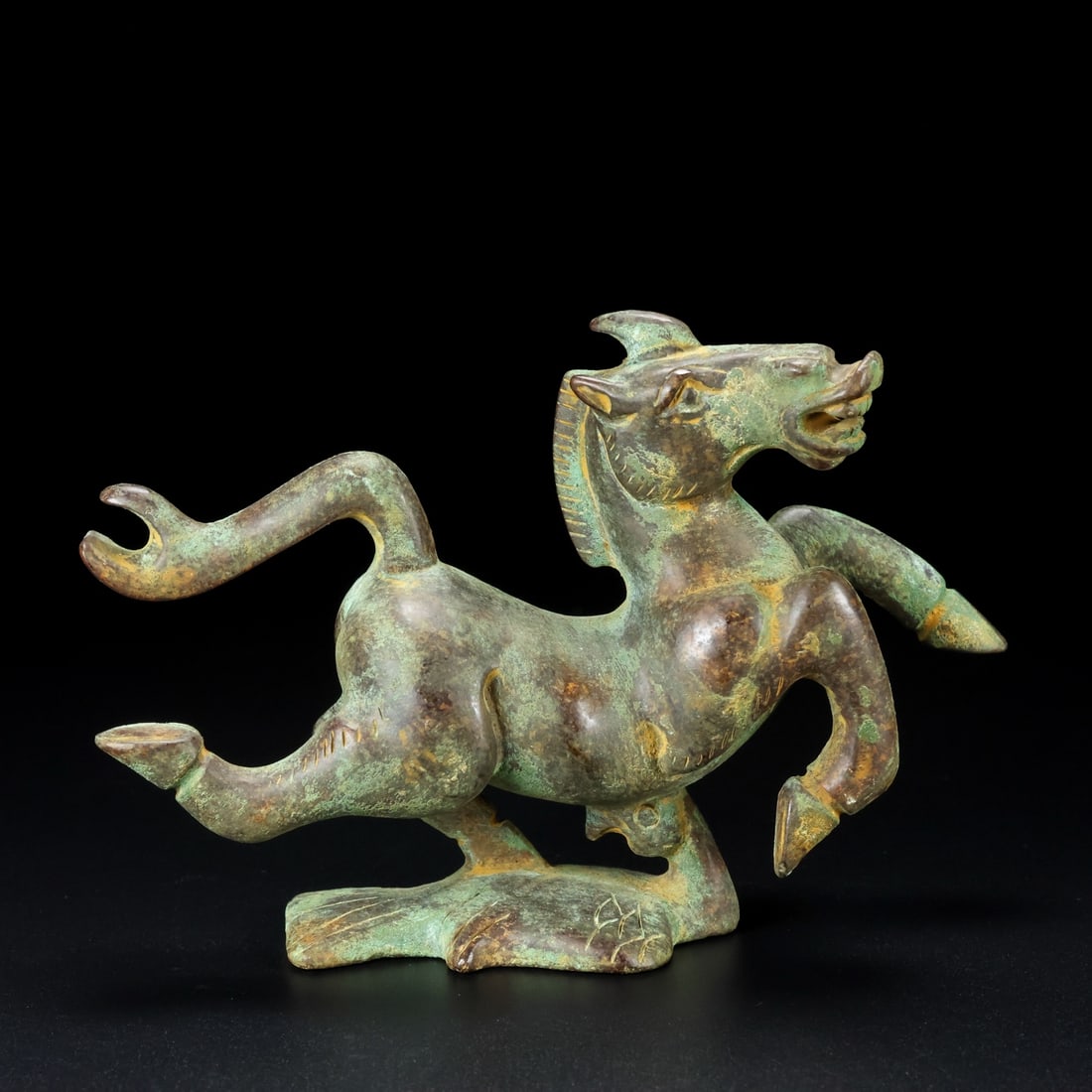 A beautiful Hetian jade horse stepping on Feiyan: Exquisite Hetian jade horse stepping on Feiyan Size:L:11.5cm W:4.5H:8cm W:0.355kg (The Dimensions Of All Batches Are Manually Measured.If You Need More Detailed Information, Please Contact Our Custome