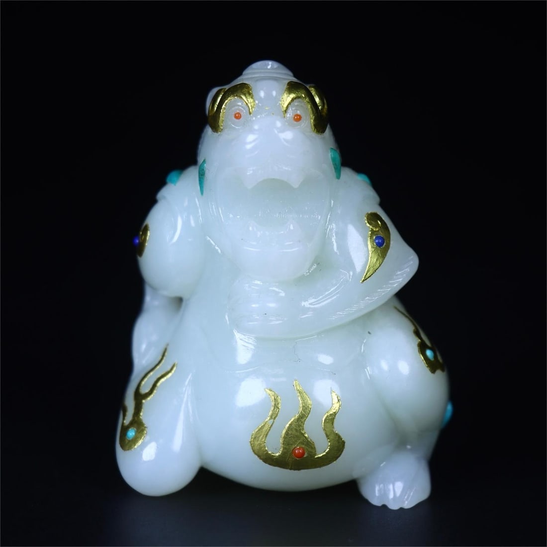 A beautiful Hetian jade-enclosed gold-inlaid treasure bear: Exquisite Hetian jade-wrapped gold-inlaid treasure bear Size:L:4.5cm W:4cm H:6cm W:0.14kg (The Dimensions Of All Batches Are Manually Measured.If You Need More Detailed Information, Please Contact Our