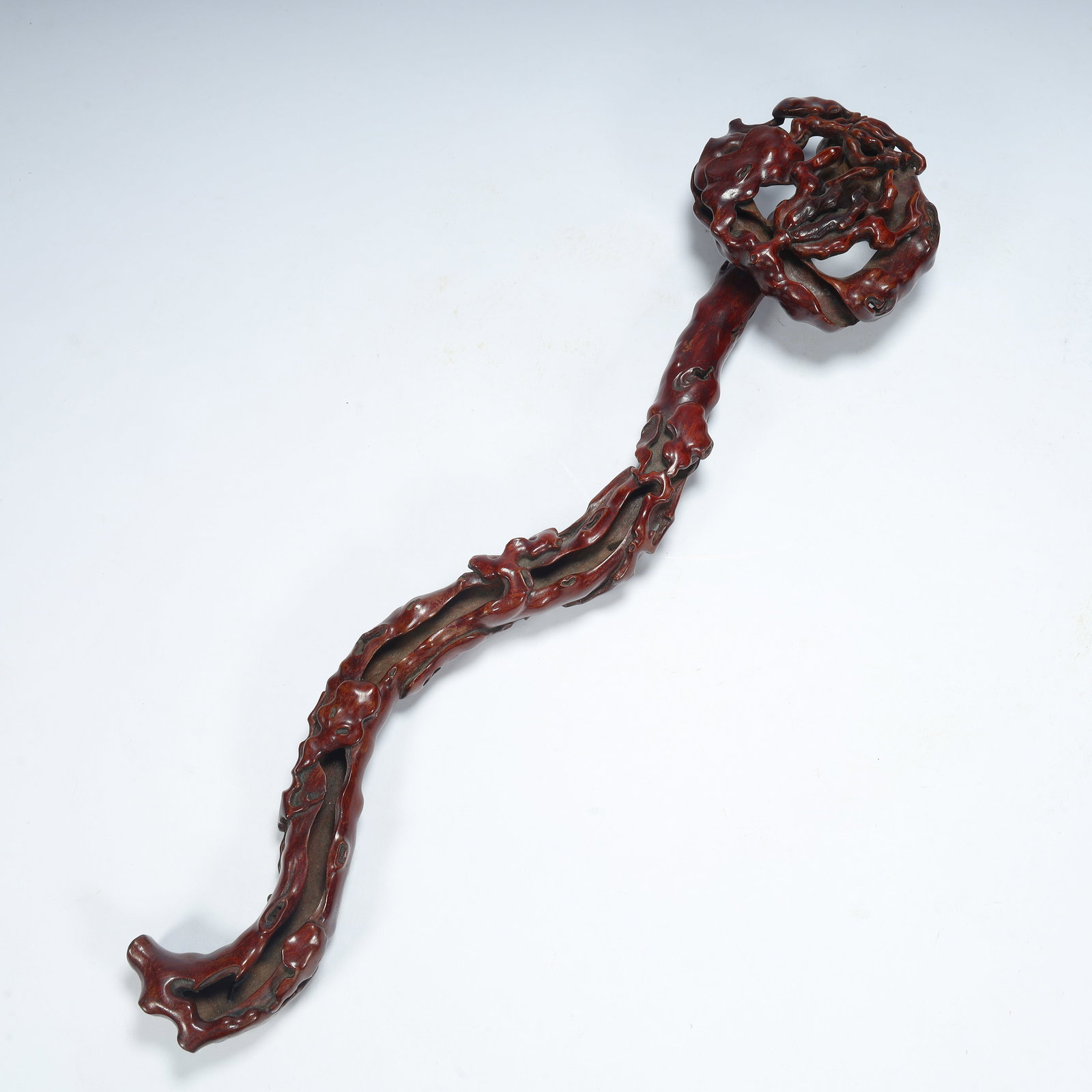 A Qing Dynasty rosewood carving "Ruyi ornament": Qing Dynasty rosewood carving "ruyi ornament" Size:H:5cmxL:38cmxW:9cm W: 0.166kg (The Dimensions Of All Batches Are Manually Measured.If You Need More Detailed Information, Please Contact Our Customer