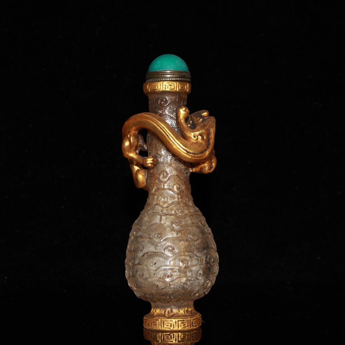 A beautiful glass-traced color-fired blue plate dragon snuff bottle: Exquisite glass traced color burnt blue plate dragon snuff bottle Size:W:5cm T:4cm H:12cm W:0.164kg (The Dimensions Of All Batches Are Manually Measured.If You Need More Detailed Information, Please C