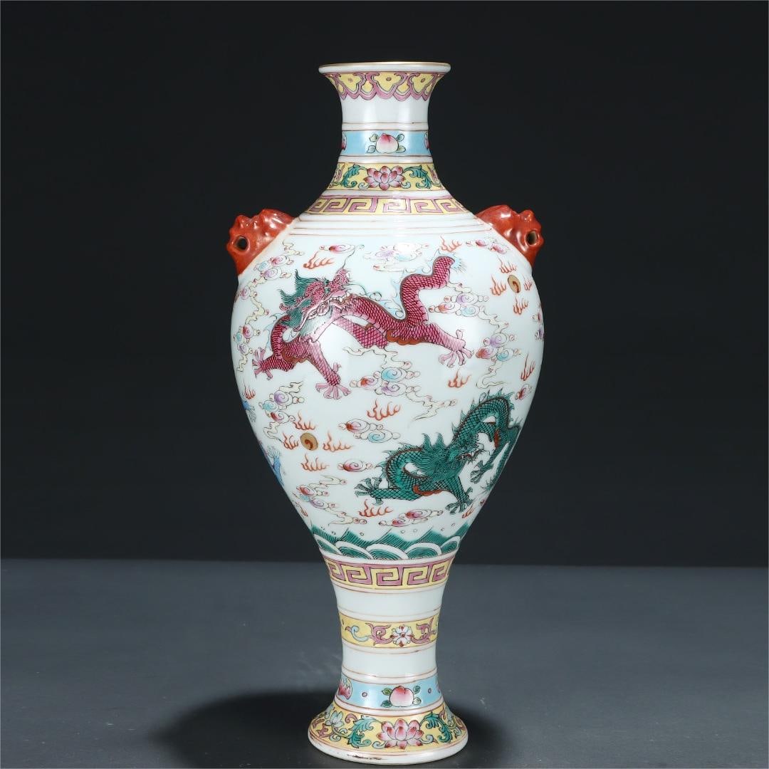 A pastel amphora lion five-dragon lamp-shaped bottle from the Qing Dynasty: Qing Dynasty pastel amphora five-dragon lamp-shaped bottle Size:H:32.5cm Belly diameter:15cm (The Dimensions Of All Batches Are Manually Measured.If You Need More Detailed Information, Please Contact 