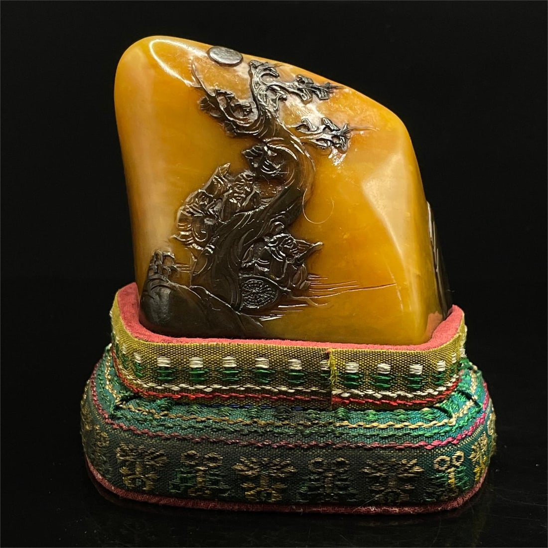 A beautiful crow skin malt Huangtian Huangshi landscape character story ornament seal (1 of 9)