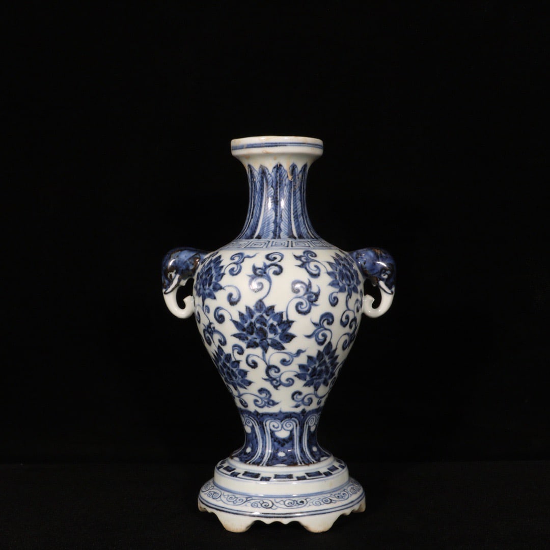 A blue and white entwined lotus elephant ear bottle made in the Xuande year of the Ming Dynasty: The blue and white entwined lotus elephant ear bottle made in the Xuande era of the Ming Dynasty Size:H:24cm D:15cm (The Dimensions Of All Batches Are Manually Measured.If You Need More Detailed Infor