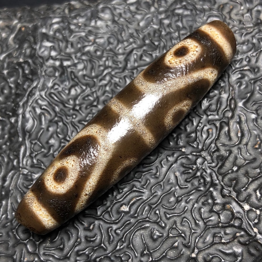 A beautiful eight-eyed Dzi (1 of 9)