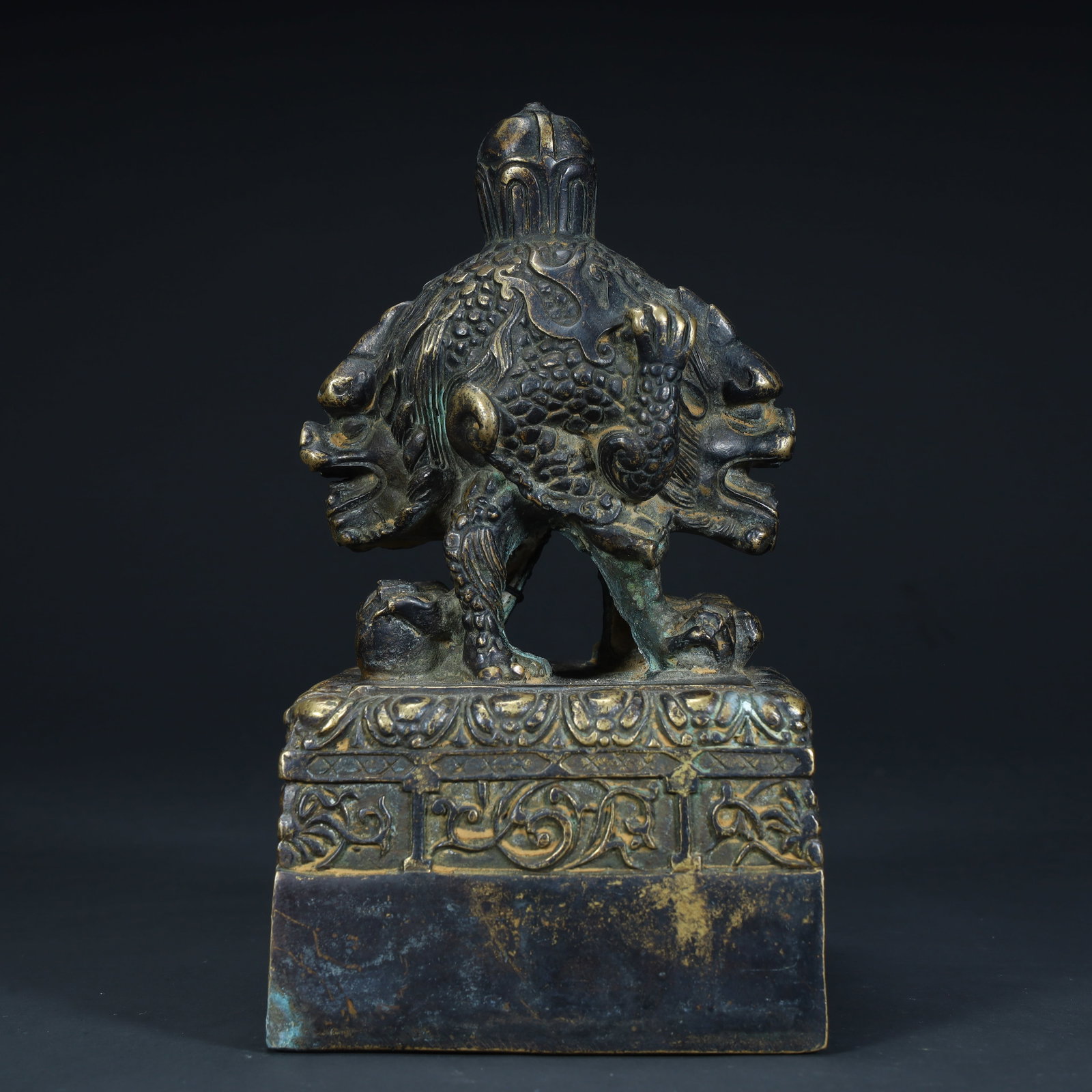 A bronze gilt double lion button seal of the Qing Dynasty empowerment national teacher interpreting: The empowerment of the Qing Dynasty national teacher enlightened the king seal with copper gilt double lion button seal Size:H:16.5cmxL:9cmxW:9cm W: 1.412kg (The Dimensions Of All Batches Are Manually