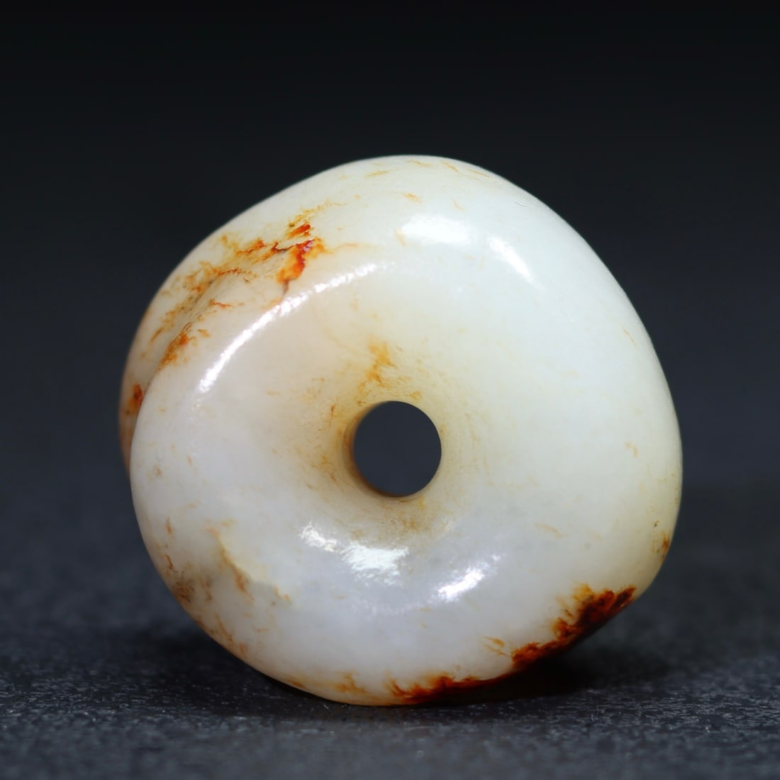 A beautiful Hetian jade buckle: Exquisite Hetian jade buckle Size:3.6x3.4x2.1cm W:0.045kg (The Dimensions Of All Batches Are Manually Measured.If You Need More Detailed Information, Please Contact Our Customer Service Before