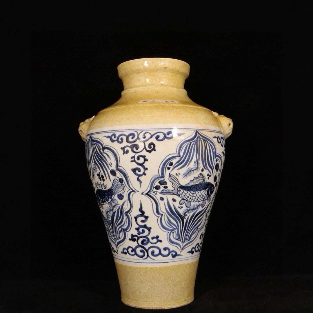 A broccoli algae-patterned animal head jar from the eighth year of the Yuan Dynasty: The broccoli fish algae pattern animal head jar in the eighth year of the Yuan Dynasty Size:H:45cm D:31cm (The Dimensions Of All Batches Are Manually Measured.If You Need More Detailed Information,