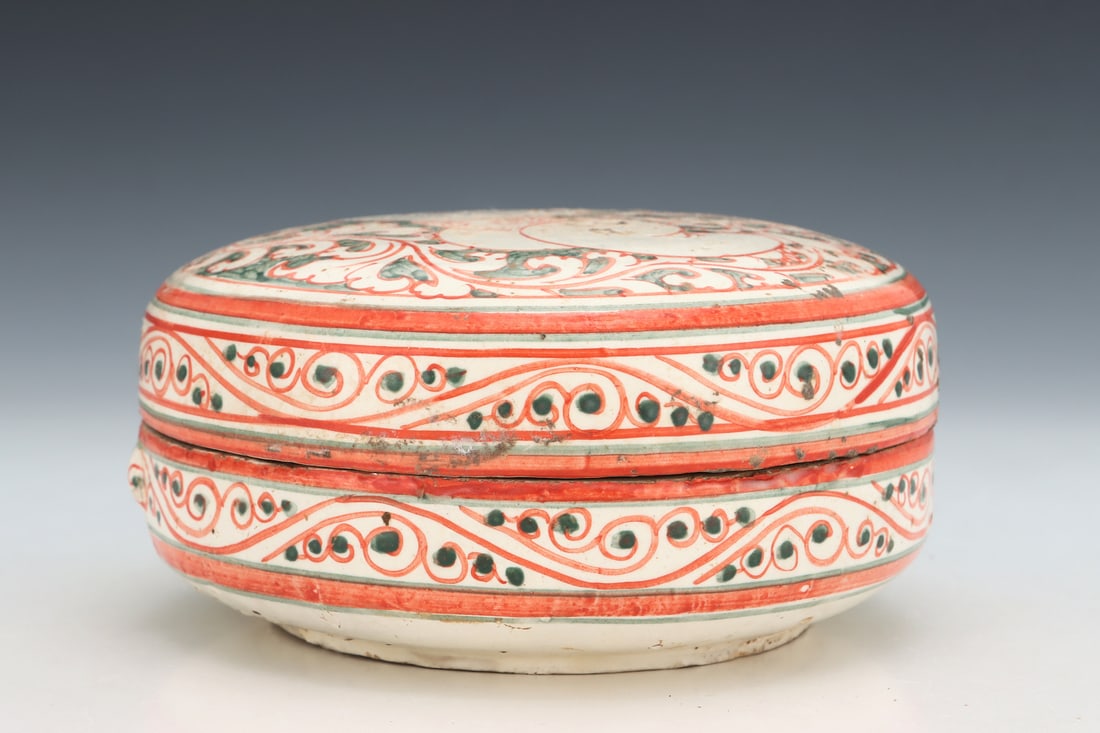 A fine sacrificial red glazed copper-rimmed amphora high neck vase: Exquisite sacrificial red glazed copper-edged amphorae high neck vase Size: Mouth Diameter: 18.5 cm; Base Diameter: 18 cm; Diameter: 22.5 cm; H: 44.5 cm (The Dimensions Of All Batches Are Manually