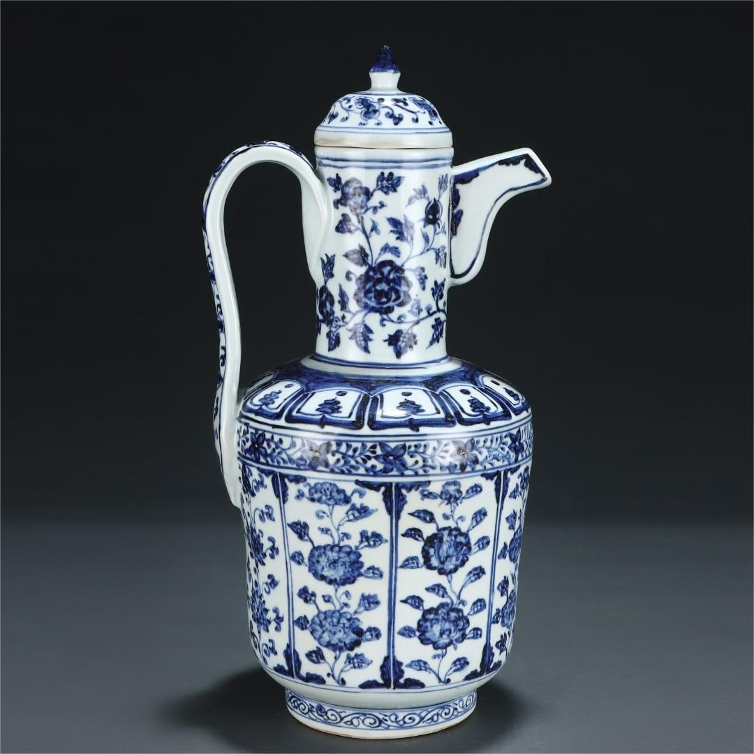 A blue and white entwined lotus pattern pot from the Ming Dynasty: The blue and white entwined lotus pattern pot of the Ming Dynasty Size:H:37.5cm Belly diameter:19cm (The Dimensions Of All Batches Are Manually Measured.If You Need More Detailed Information, Please C