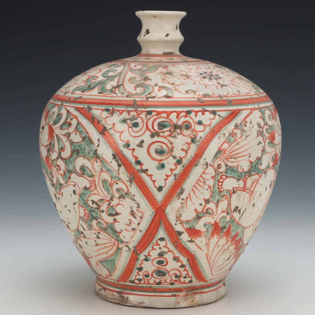 A beautiful pink blue glazed bronze crane longevity peach bottle: Exquisite pink blue glaze inlaid copper crane longevity peach bottle Size: Mouth Diameter: 10 cm; Base Diameter: 17 cm; Diameter: 20.5 cm; H: 47 cm (The Dimensions Of All Batches Are Manually