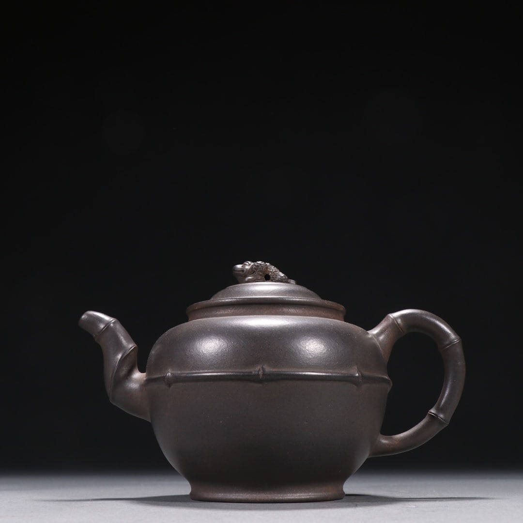 A Qing Dynasty purple sand bamboo golden toad pot: Qing Dynasty purple sand bamboo joint golden toad pot Size:H:12cm Ear distance:18.8cm (The Dimensions Of All Batches Are Manually Measured.If You Need More Detailed Information, Please Contact Our