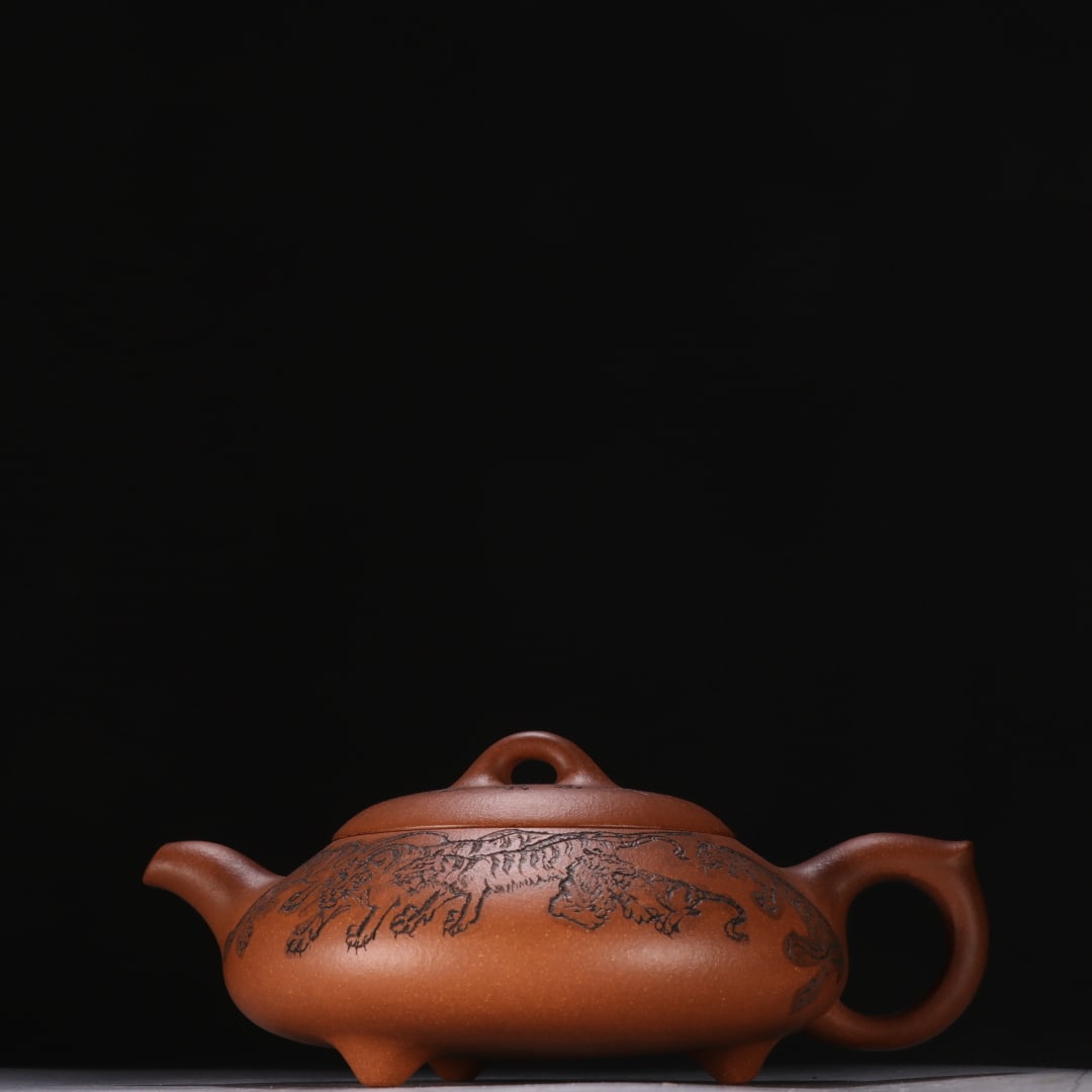 A stone ladle pot from the Qing Dynasty: The stone gourd pot of the Qing Dynasty Size:H:7.5cm W:18.7cm (The Dimensions Of All Batches Are Manually Measured.If You Need More Detailed Information, Please Contact Our Customer Service Before Bid
