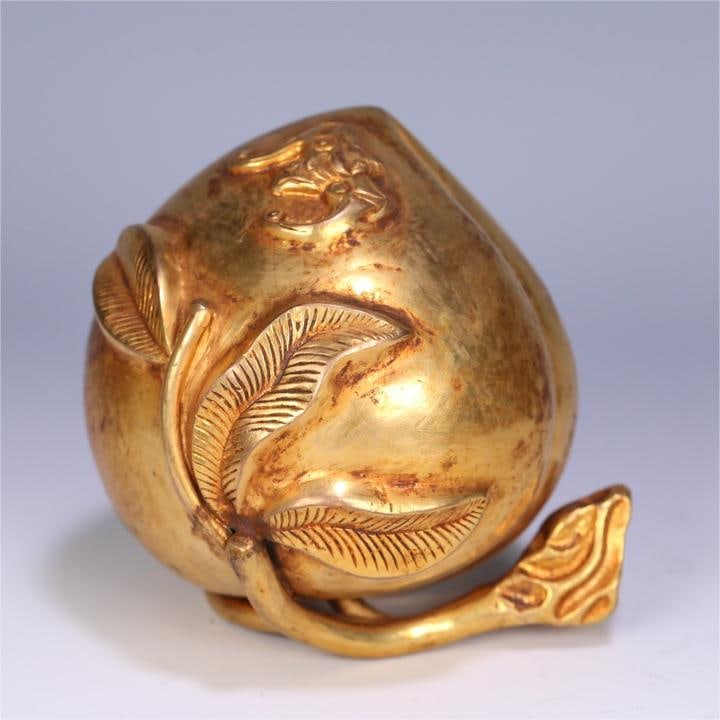 A beautiful copper gilt Fushou ornament: Exquisite copper gilt Fushou ornaments Size:10x10x11cm W:0.4398kg (The Dimensions Of All Batches Are Manually Measured.If You Need More Detailed Information, Please Contact Our Customer Service Before