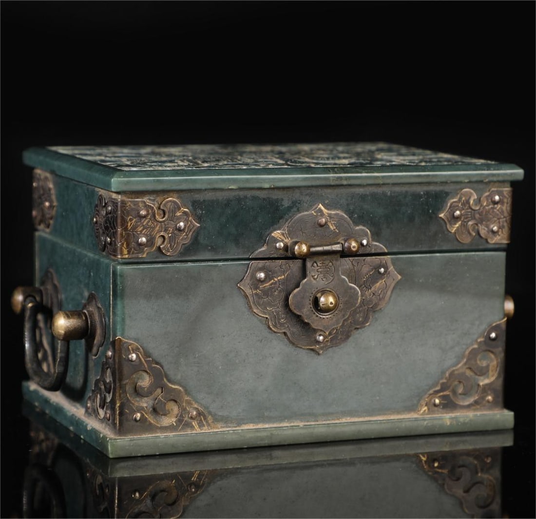 A beautiful Hetian jade jasper box (1 of 9)