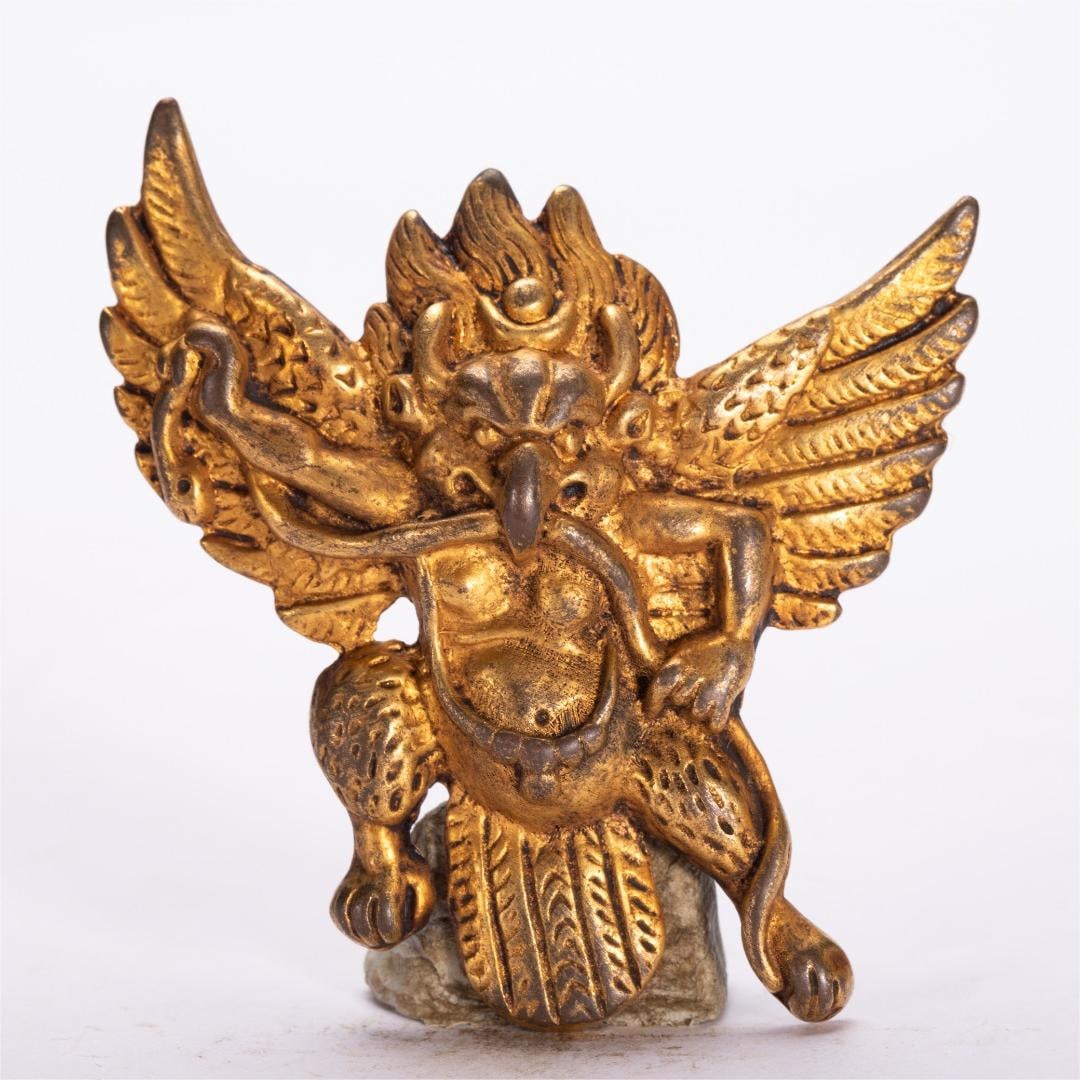 A fine copper-gilt roc bird: Exquisite copper-gilt roc bird Size:L:7x6cm W:0.04kg (The Dimensions Of All Batches Are Manually Measured.If You Need More Detailed Information, Please Contact Our Customer Service Before Bidding.)