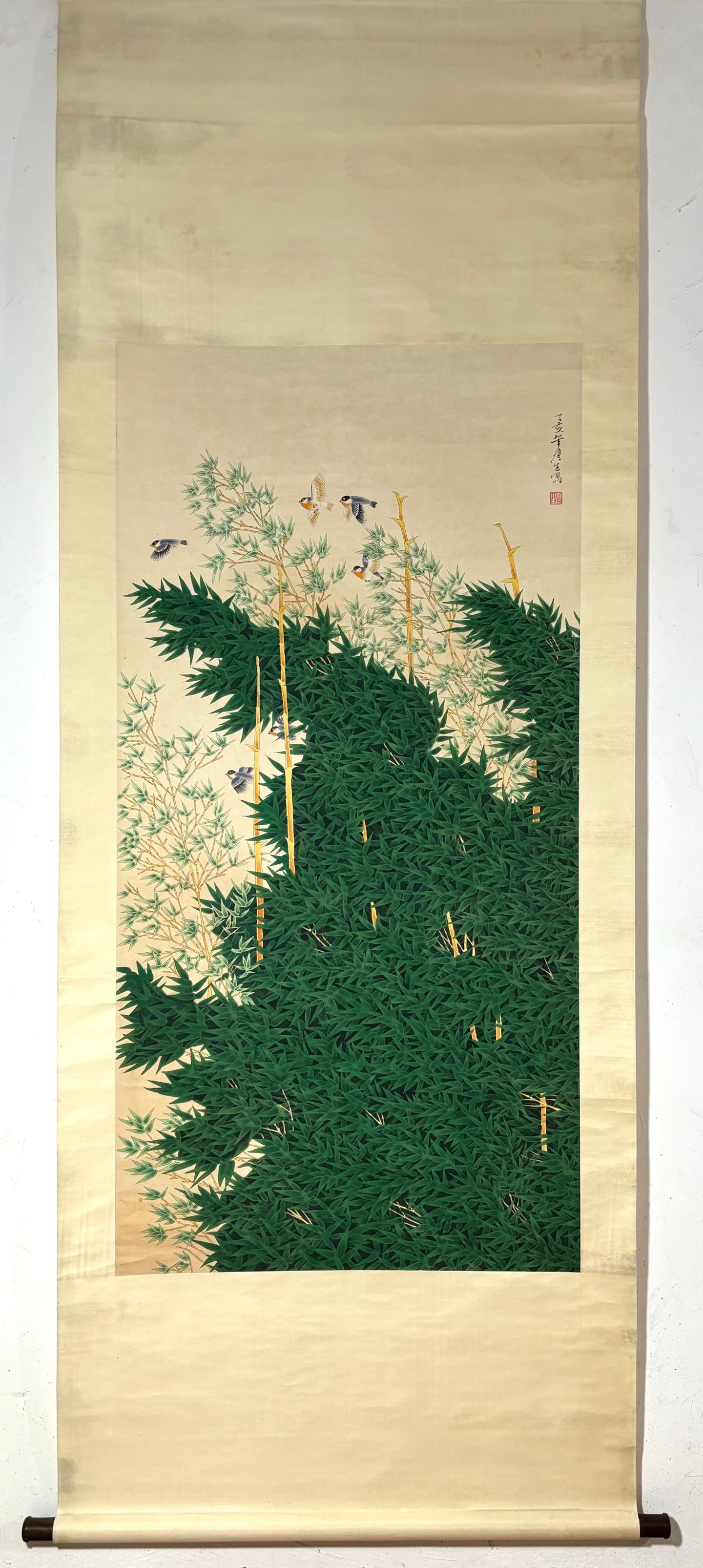 A vertical axis of Zhou Yansheng's flower and bird picture: Zhou Yansheng's flower and bird picture vertical axis Size:Flower core:130x65.5cm (The Dimensions Of All Batches Are Manually Measured.If You Need More Detailed Information, Please Contact Our Custome