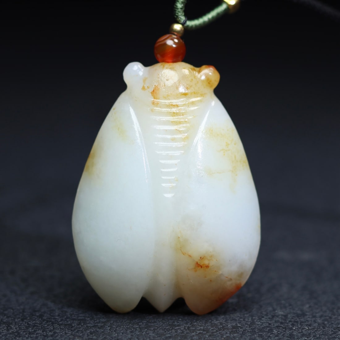 A beautiful Hetian jade cicada: Exquisite Hetian jade cicada Size:5.2x4x1.2cm W:0.037kg (The Dimensions Of All Batches Are Manually Measured.If You Need More Detailed Information, Please Contact Our Customer Service Before Bidding.)