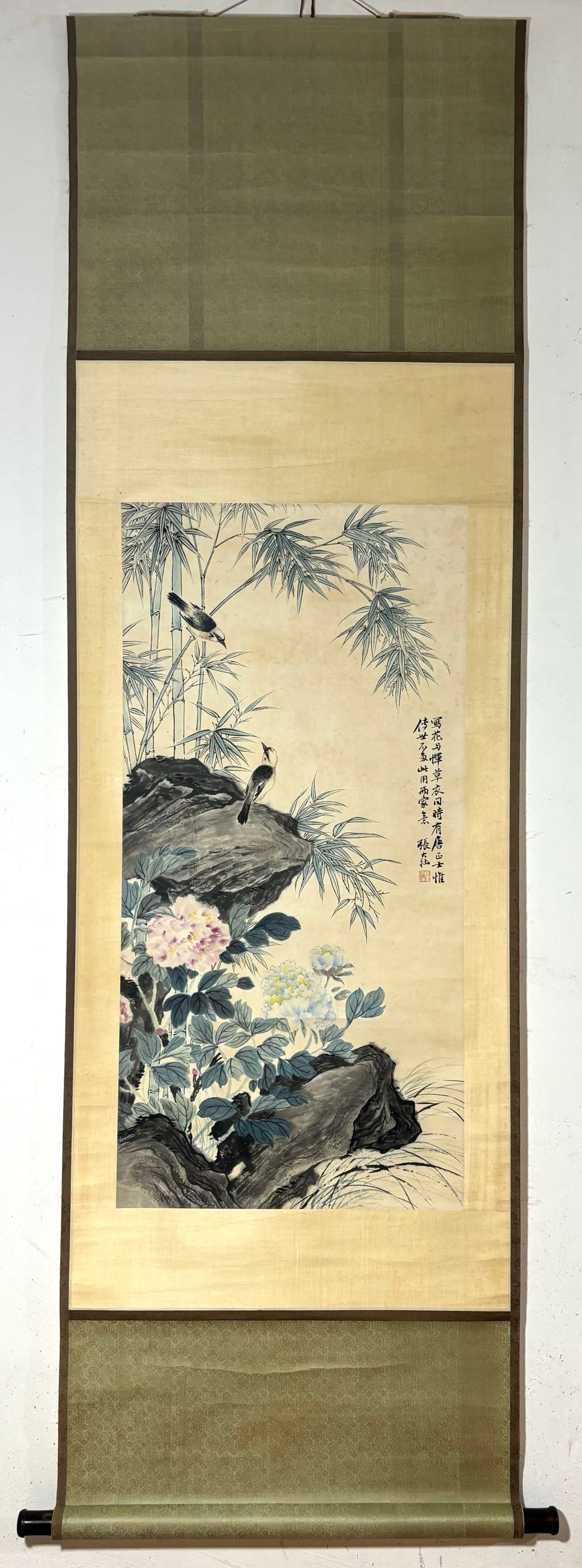 A vertical axis of Zhang Dazhuang's flower and bird picture (1 of 9)