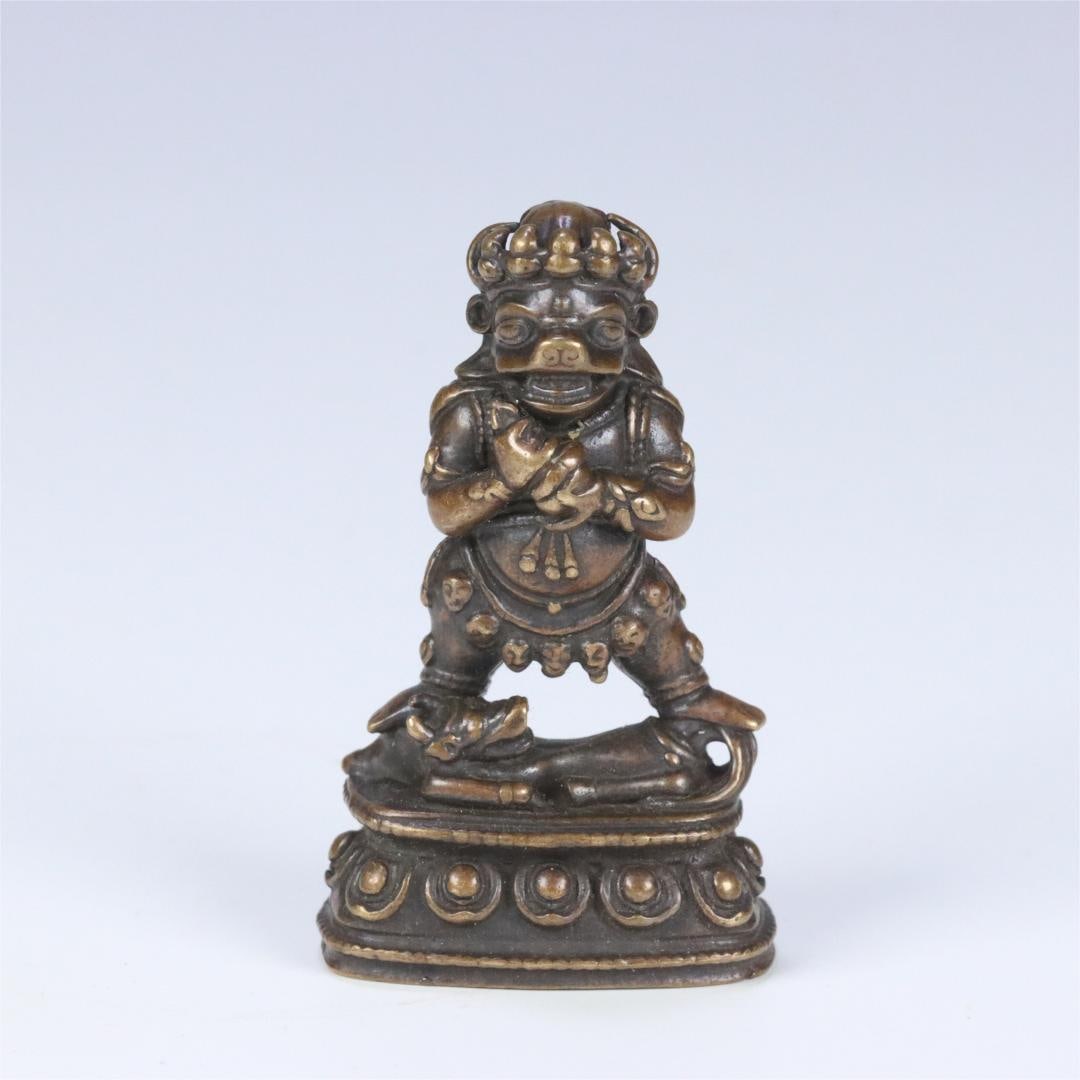A piece of alloy copper protection in the Qing Dynasty: The alloy copper protection method of the Qing Dynasty Size:5.55x3.34x1.77cm W:0.0732kg (The Dimensions Of All Batches Are Manually Measured.If You Need More Detailed Information, Please Contact Our C