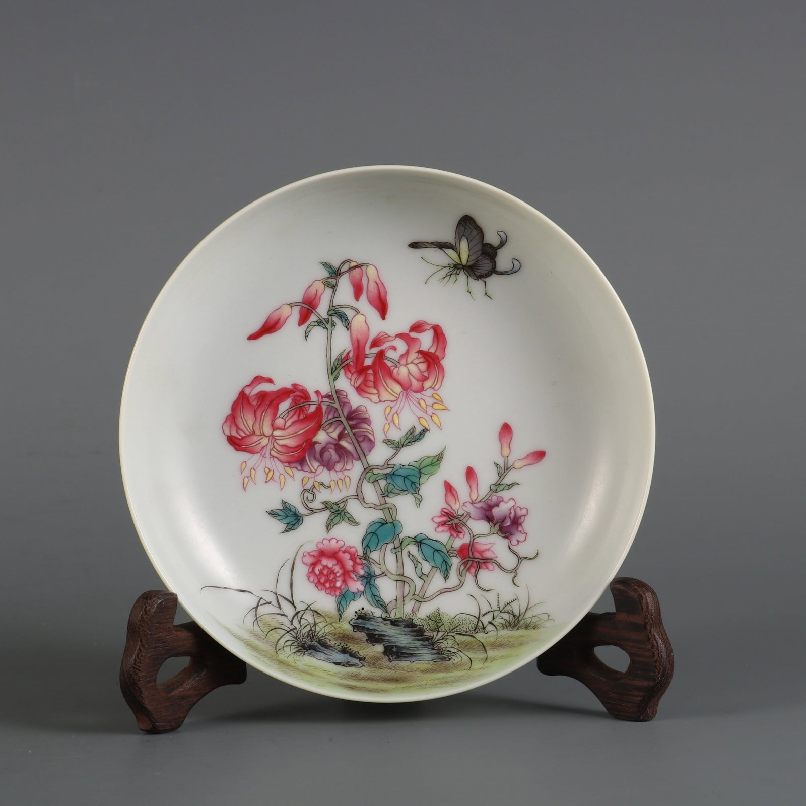 A small plate of lemon yellow glaze enamel butterfly love flower made in the Yongzheng year of the (1 of 8)