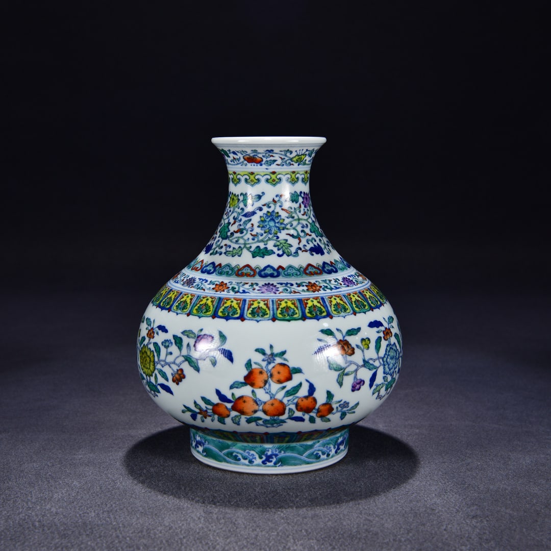 A jade pot spring with a bucket color broken branch flower melon and fruit pattern made in the (1 of 9)