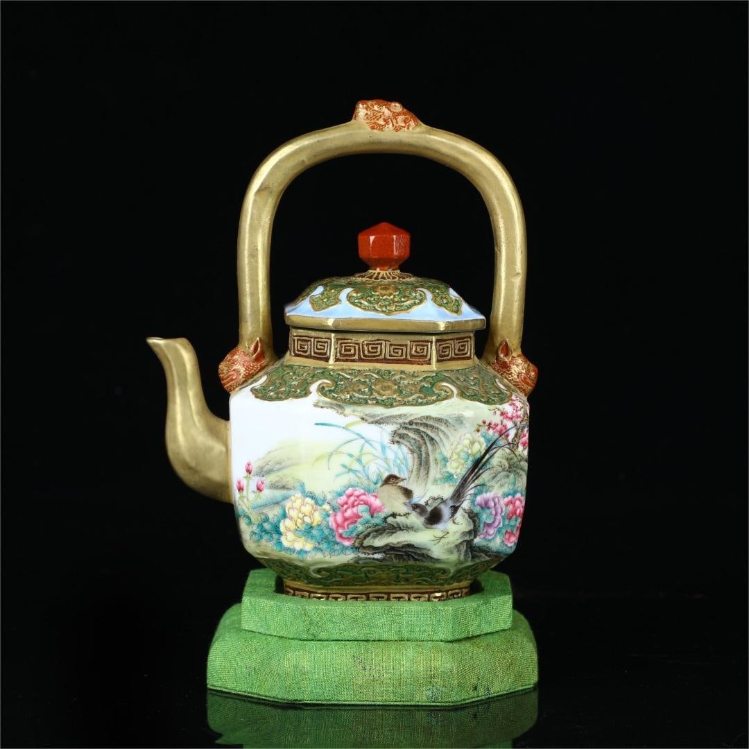A Qing Dynasty enamel pot: Qing Dynasty enamel color lift beam pot Size:H:14.5cm W:11cm (The Dimensions Of All Batches Are Manually Measured.If You Need More Detailed Information, Please Contact Our Customer Service Before Bidd