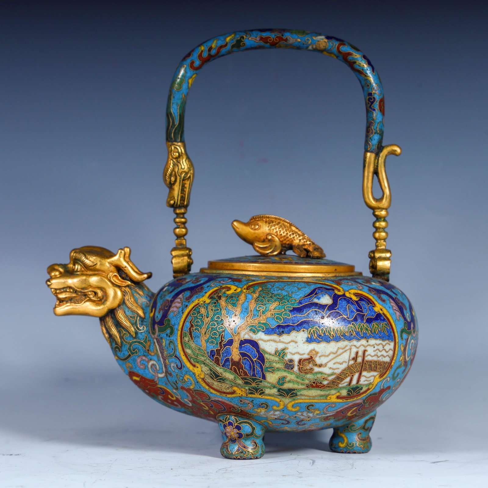 A cloisonne dragon head lifting pot made in the Qianlong period of the Qing Dynasty: The cloisonne dragon head lifting pot of the Qianlong era of the Qing Dynasty SIZE: H:17cm L: 16cm W:12cm W:676.9g (The Dimensions Of All Batches Are Manually Measured.If You Need More Detailed