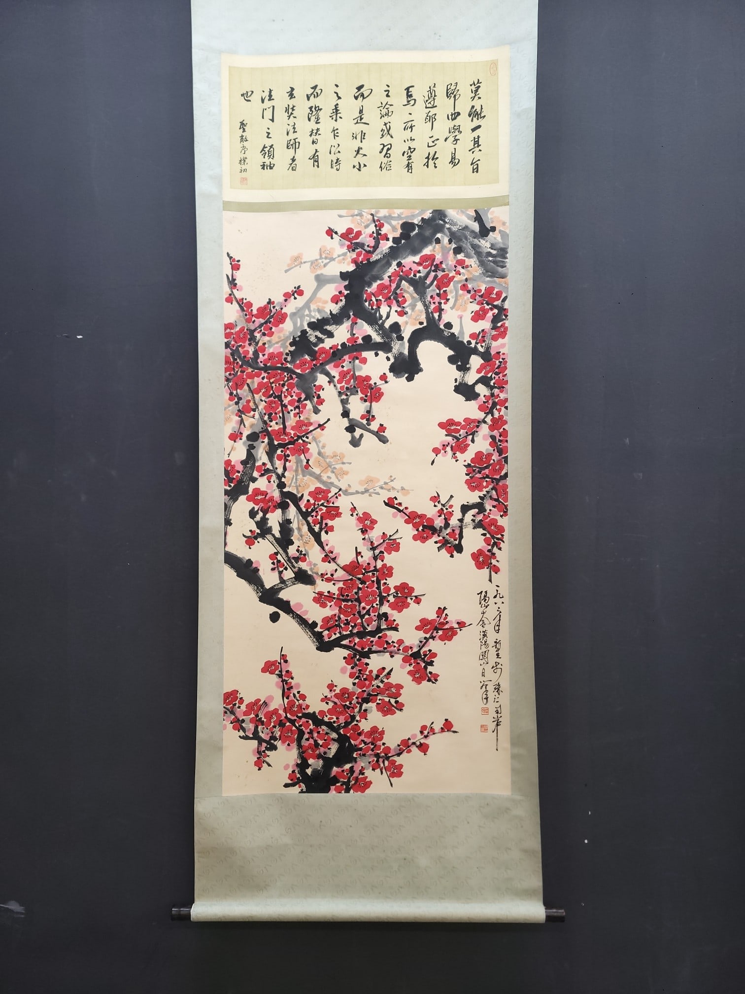 A red plum painting by Guan Shanyue: Guan Shanyue's red plum painting Size:Flower core:67.5x137cm (The Dimensions Of All Batches Are Manually Measured.If You Need More Detailed Information, Please Contact Our Customer Service Before