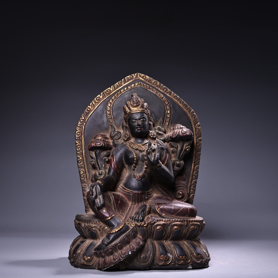 A beautiful high-relief carved painted green Tara Buddha statue painted in gold: Exquisite high-relief carving painted green Tara Buddha statue with gold painting Size:H:25cm W:17cm W:4.7kg (The Dimensions Of All Batches Are Manually Measured.If You Need More Detailed Information,