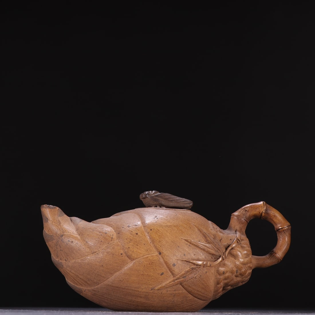 A purple sand bamboo shoot bionic pot from the Qing Dynasty: Qing Dynasty purple sand bamboo shoot bionic pot Size:H:9.6cm W:19.4cm (The Dimensions Of All Batches Are Manually Measured.If You Need More Detailed Information, Please Contact Our Customer Service