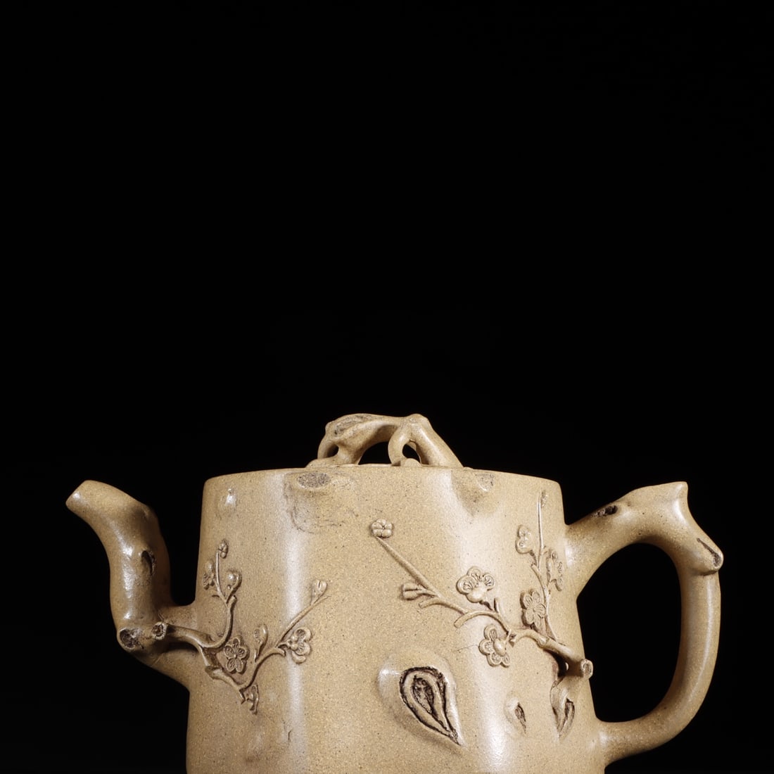 A plum pile purple clay pot from the Qing Dynasty: Qing Dynasty plum pile purple clay pot Size:H:9.8x17.5cm (The Dimensions Of All Batches Are Manually Measured.If You Need More Detailed Information, Please Contact Our Customer Service Before