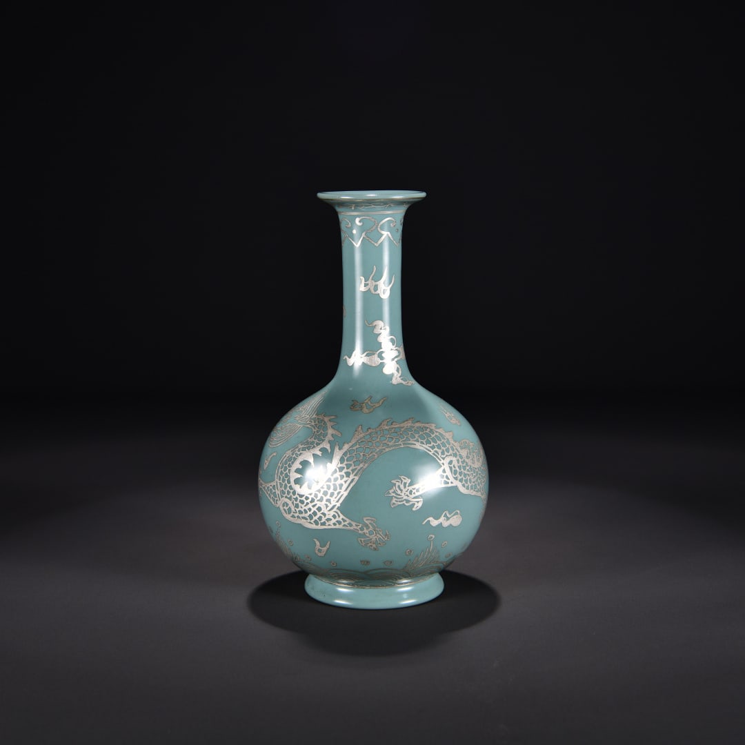 A sky blue glazed foot silver painted cloud dragon pattern appreciation vase of Ru kiln: Ru kiln's azure glazed foot silver painted cloud dragon pattern appreciation vase Size:H:23x12cm (The Dimensions Of All Batches Are Manually Measured.If You Need More Detailed Information, Please Cont
