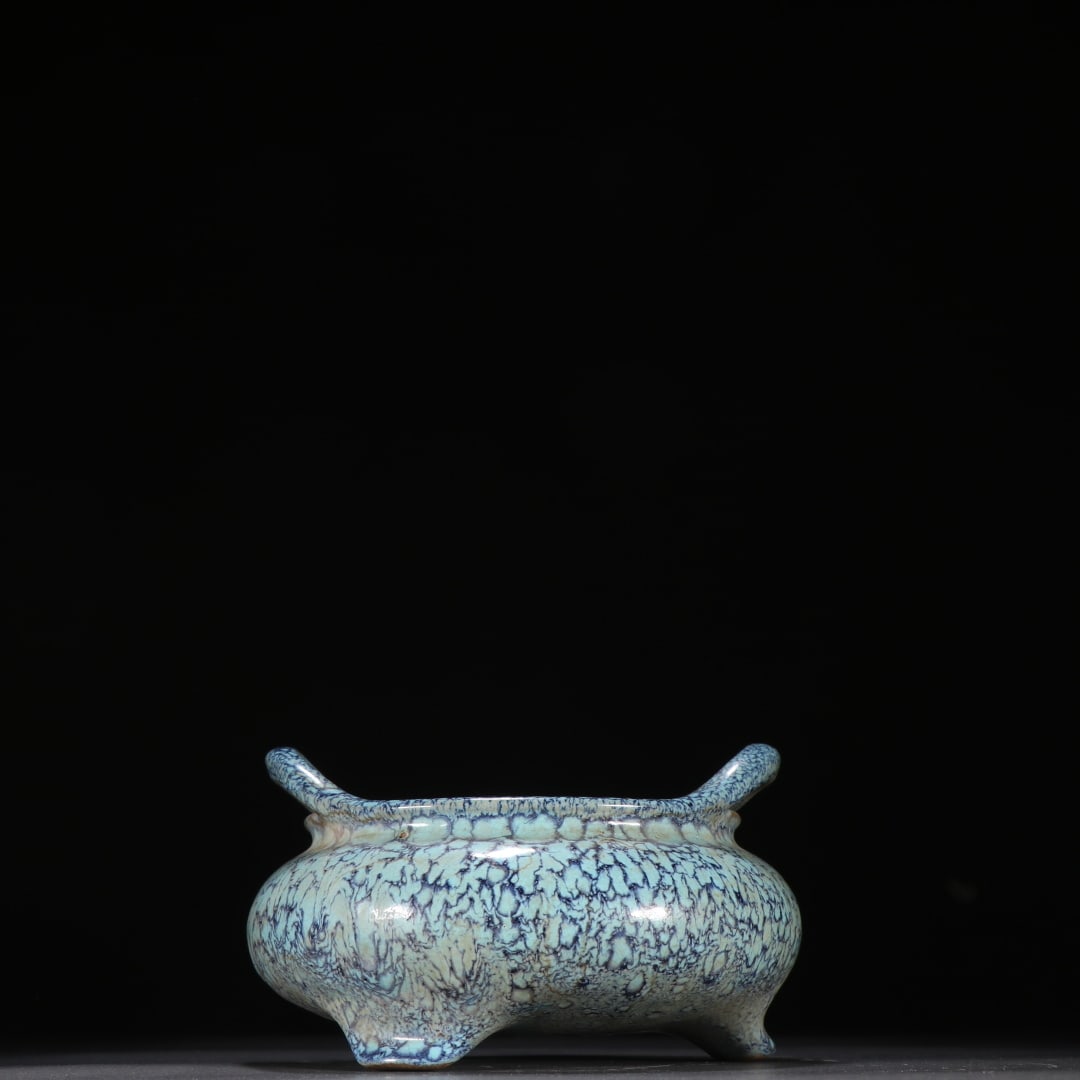 A purple sand furnace in the Qing Dynasty, with glazed amphora and three-legged incense burner (1 of 9)