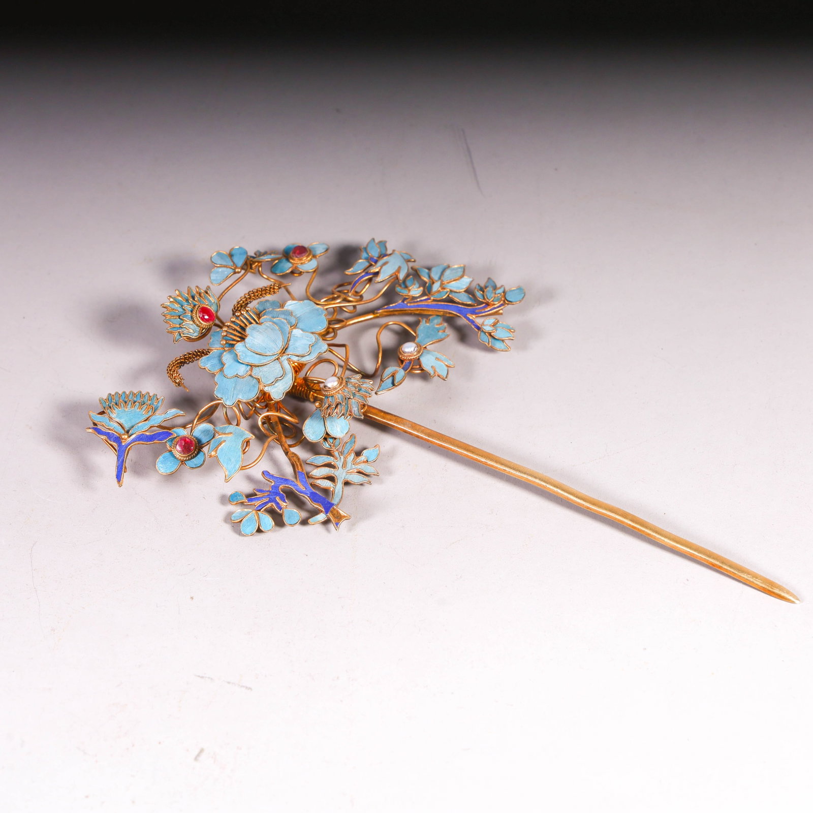 A silver cloisonne burnt blue gilt hairpin from the Qing Dynasty: Qing Dynasty silver cloisonne burned blue gilt gold hairpin SIZE: L: 23cm W:11cm W:30.4g (The Dimensions Of All Batches Are Manually Measured.If You Need More Detailed Information, Please Contact Our 