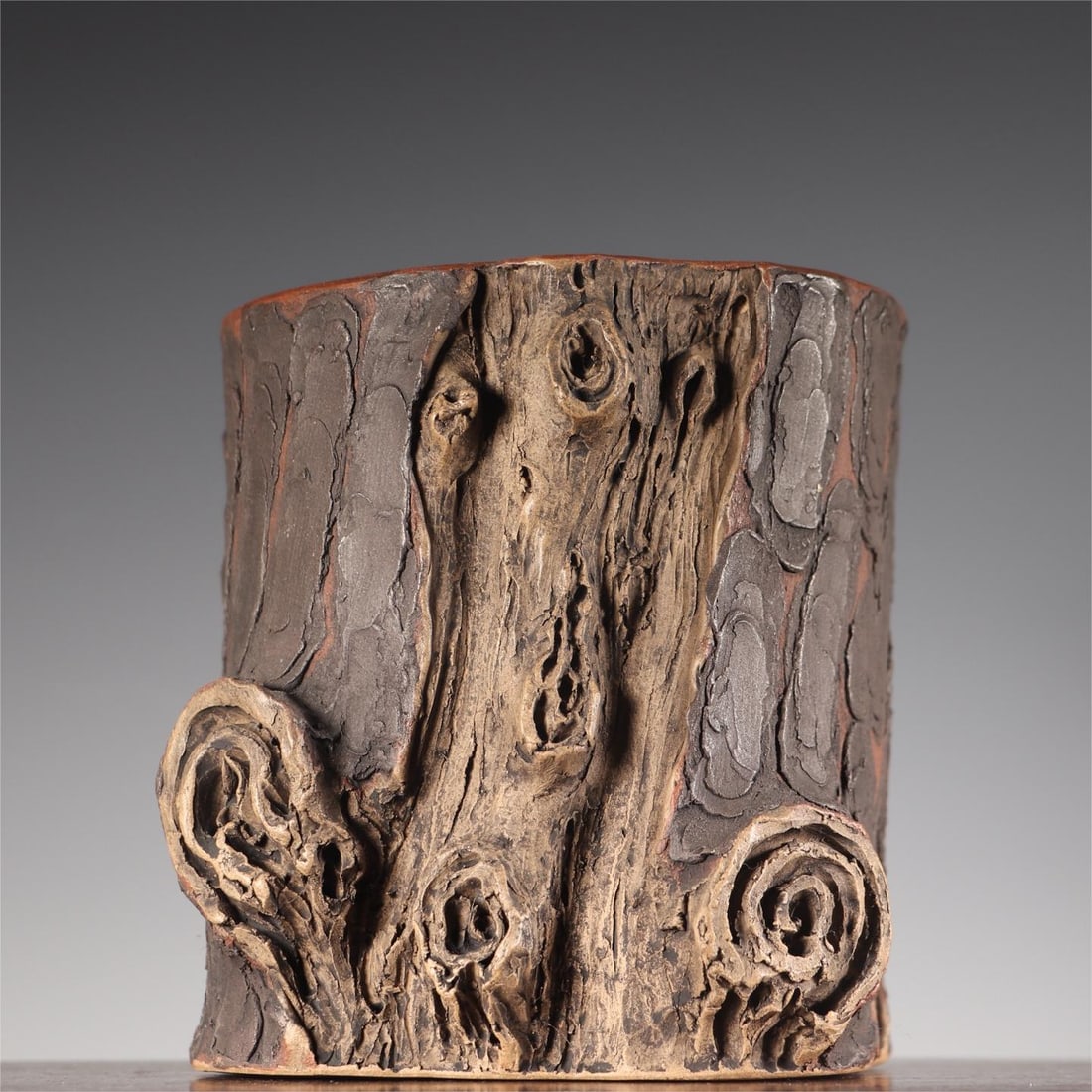 A fine purple sand stump-shaped pen holder (1 of 7)