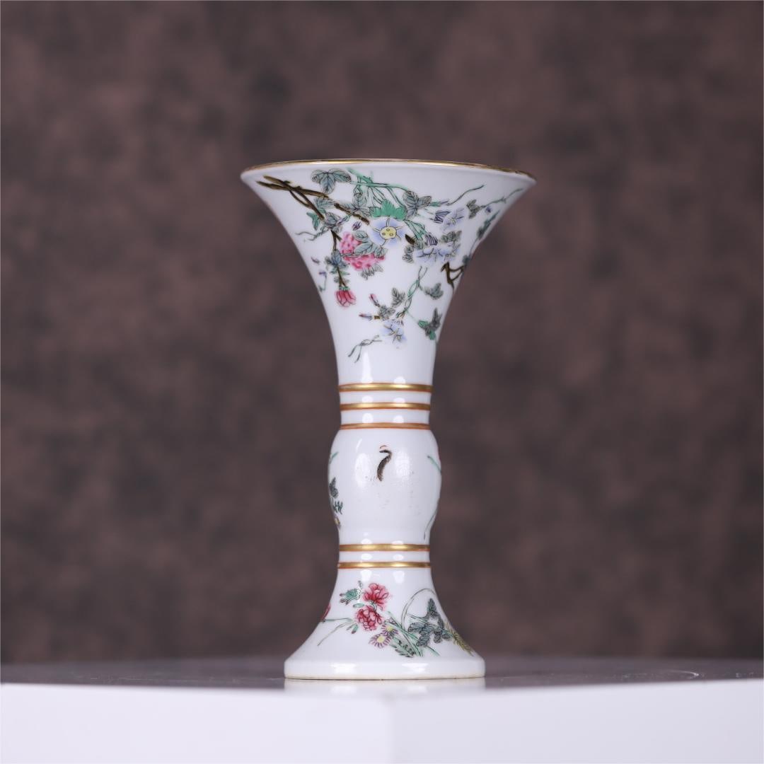 A pastel flower and bird pattern cup made in the Qianlong period of the Qing Dynasty: Qing Dynasty Qianlong year pastel flower and bird pattern flower cup Size:H:19.5x11.4cm (The Dimensions Of All Batches Are Manually Measured.If You Need More Detailed Information, Please Contact Our C