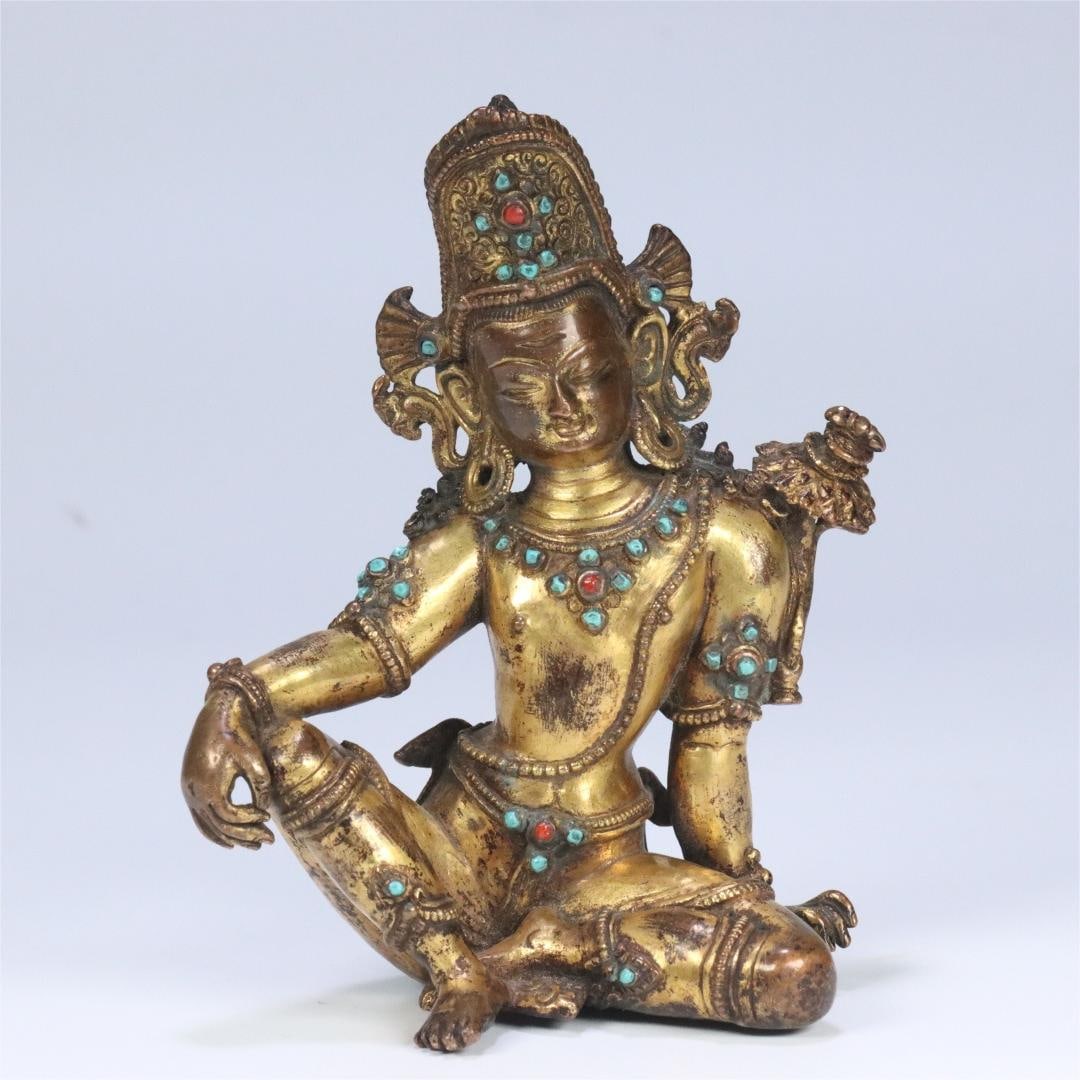 A bronze gilt inlaid treasure Guanyin statue of the Qing Dynasty: The copper gilt inlaid treasure of the Qing Dynasty Guanyin statue Size:13.2x10.1x5.55cm W:0.5217kg (The Dimensions Of All Batches Are Manually Measured.If You Need More Detailed Information, Please C