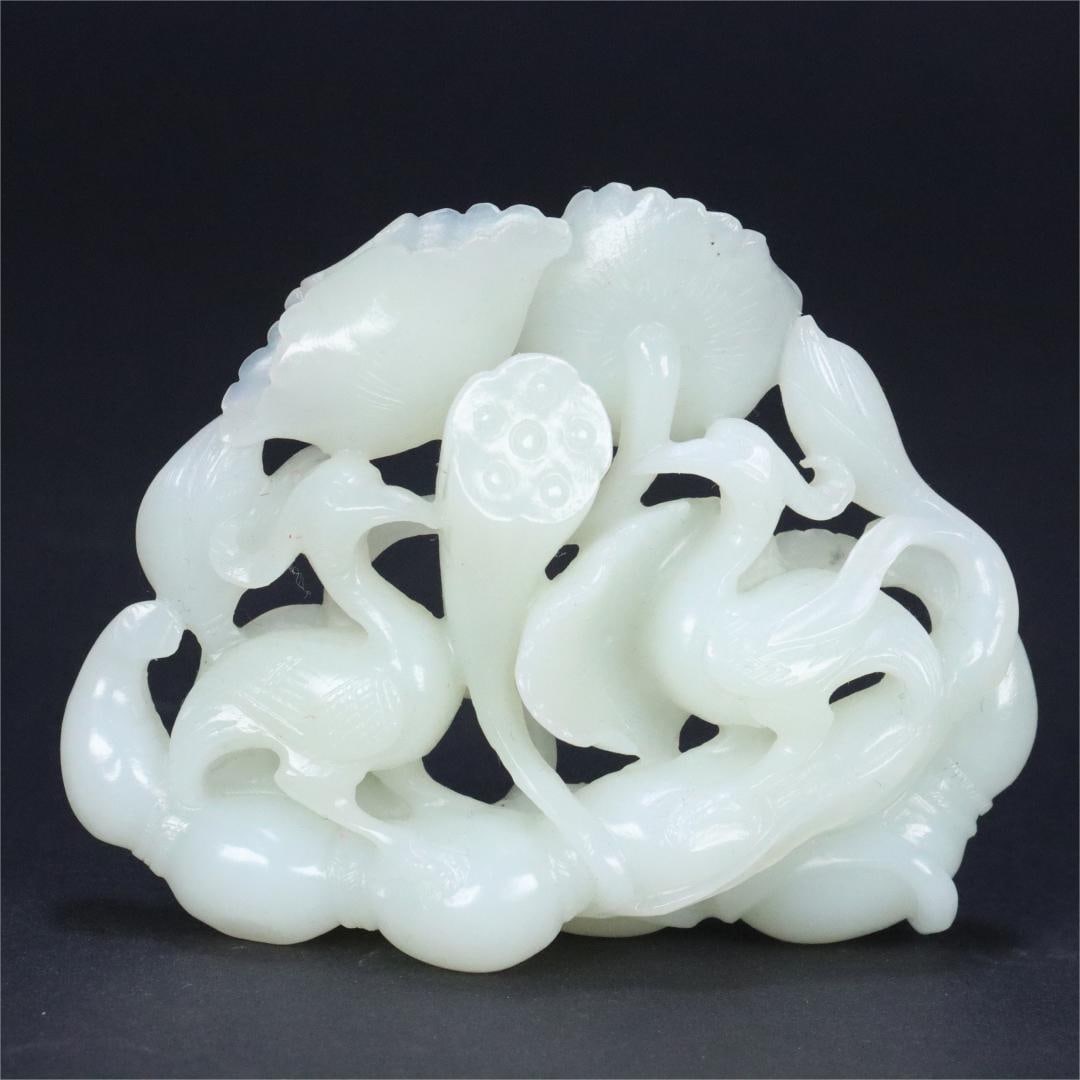 A piece of Hetian jade from the Qing Dynasty all the way: The Hetian jade of the Qing Dynasty is carved all the way Size:6.38x8.09x2.51cm W:0.0898kg (The Dimensions Of All Batches Are Manually Measured.If You Need More Detailed Information, Please Contact Ou