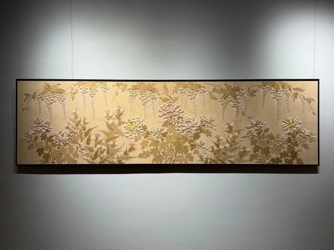 A flower blooming wealth embroidery banner during the Republic of China period (1 of 7)