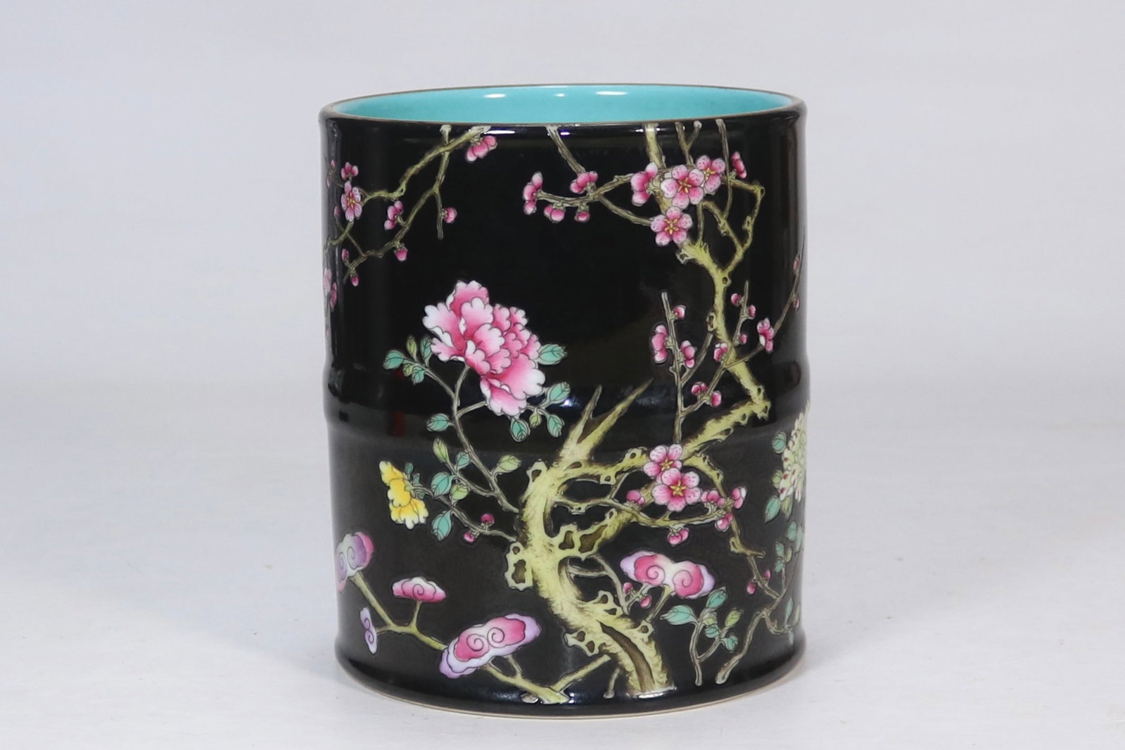 A Qing Dynasty ink flower pattern bamboo pen holder (1 of 9)