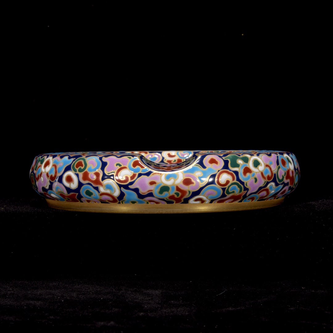 A Qing Dynasty Qianlong era enamel gold painted dragon pattern pen holder: Qing Dynasty Qianlong era enamel gold painted dragon pattern pen holder Size:3x15cm (The Dimensions Of All Batches Are Manually Measured.If You Need More Detailed Information, Please Contact Our Custo