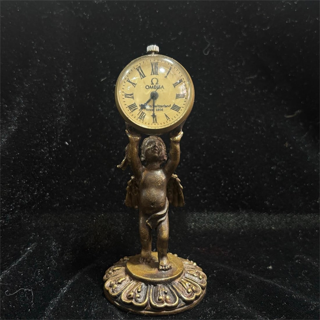A beautiful angel crystal ball watch: Exquisite angel crystal ball watch Size:H:10cm (The Dimensions Of All Batches Are Manually Measured.If You Need More Detailed Information, Please Contact Our Customer Service Before Bidding.)