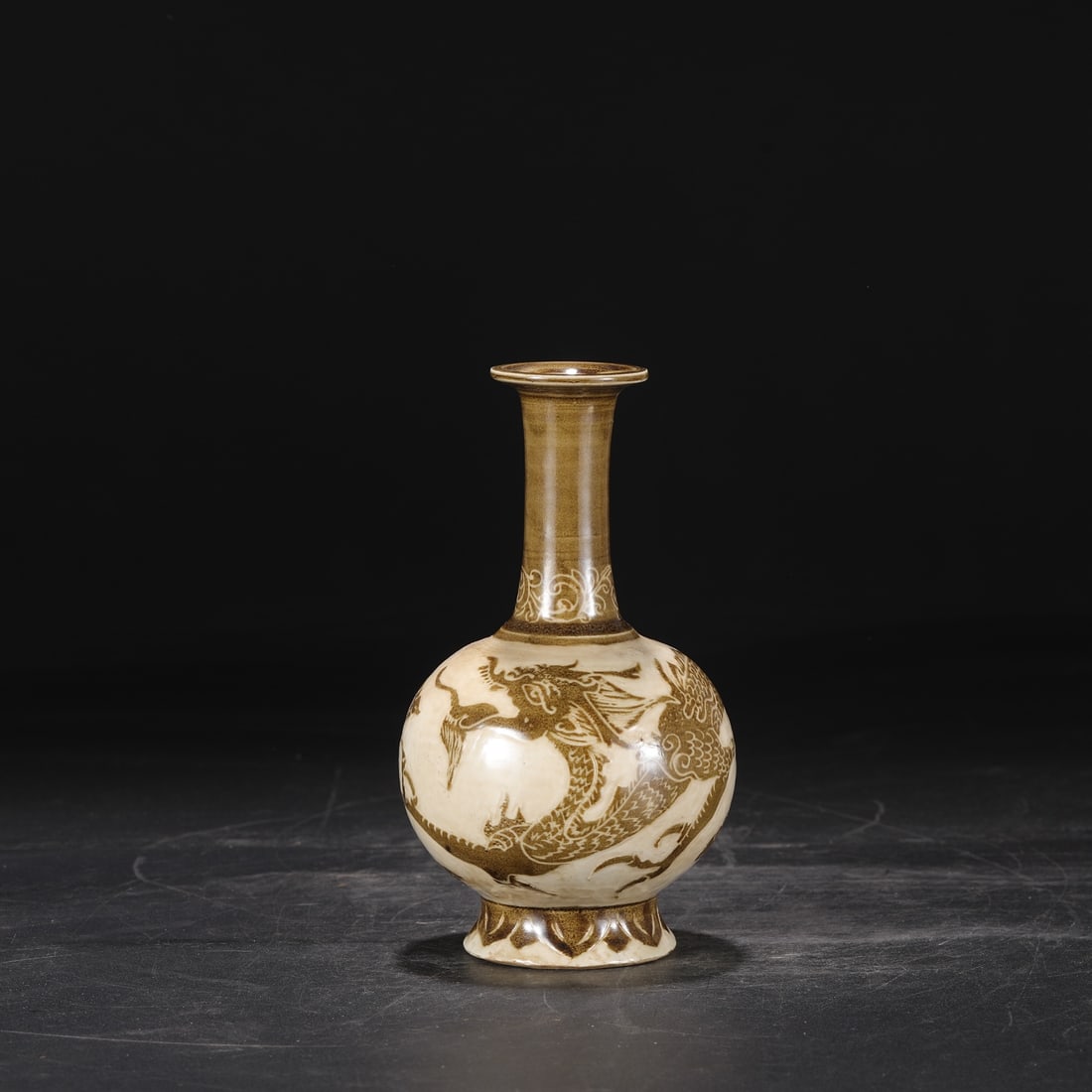 A brown color carved dragon pattern of a Song Dynasty Ding kiln (1 of 8)