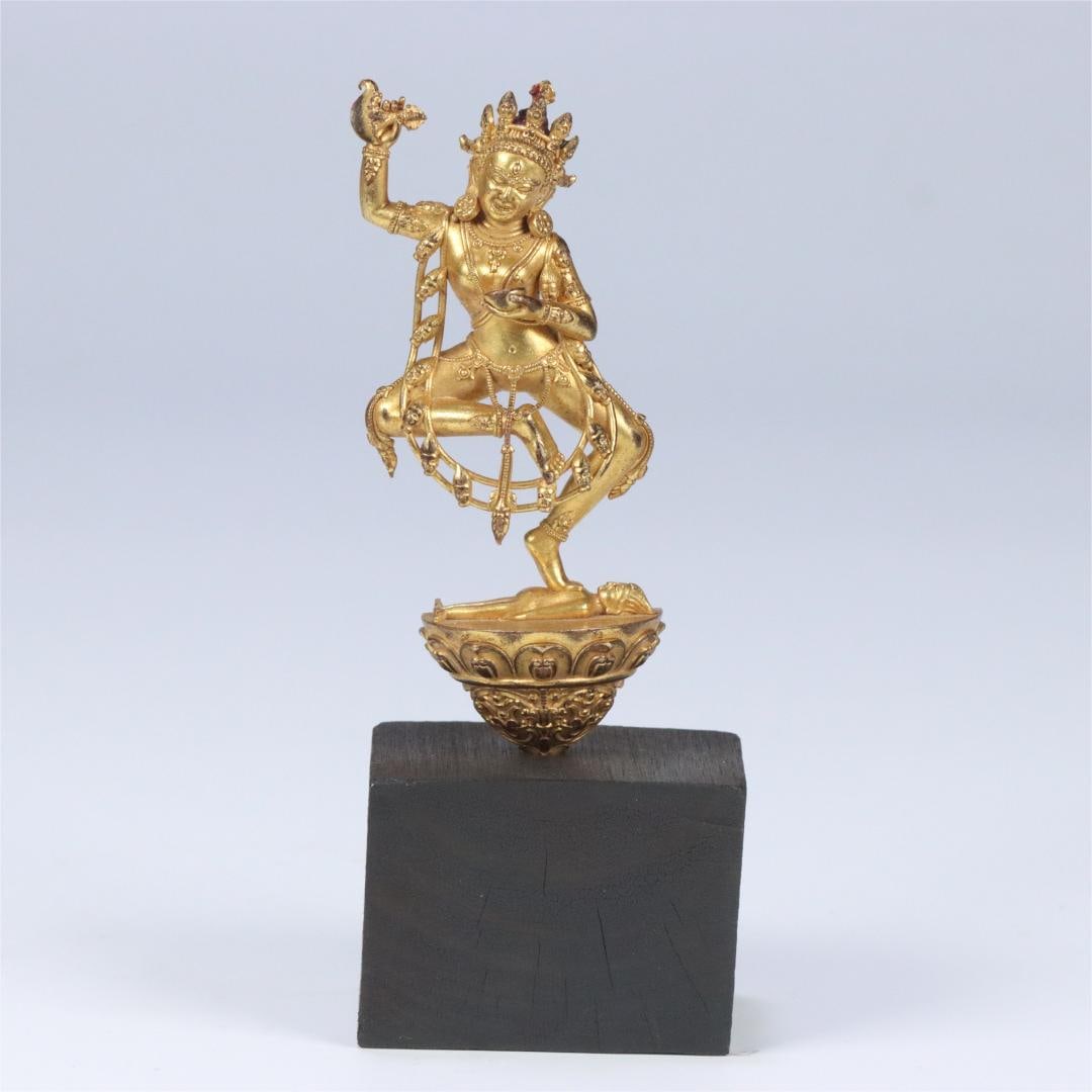 A bronze gilt Vajra Buddha Mother of the Qing Dynasty: The bronze gilt Vajra Buddha Mother of the Qing Dynasty Size:7.81x3.00x1.48cm W:0.0346kg (The Dimensions Of All Batches Are Manually Measured.If You Need More Detailed Information, Please Contact Our 