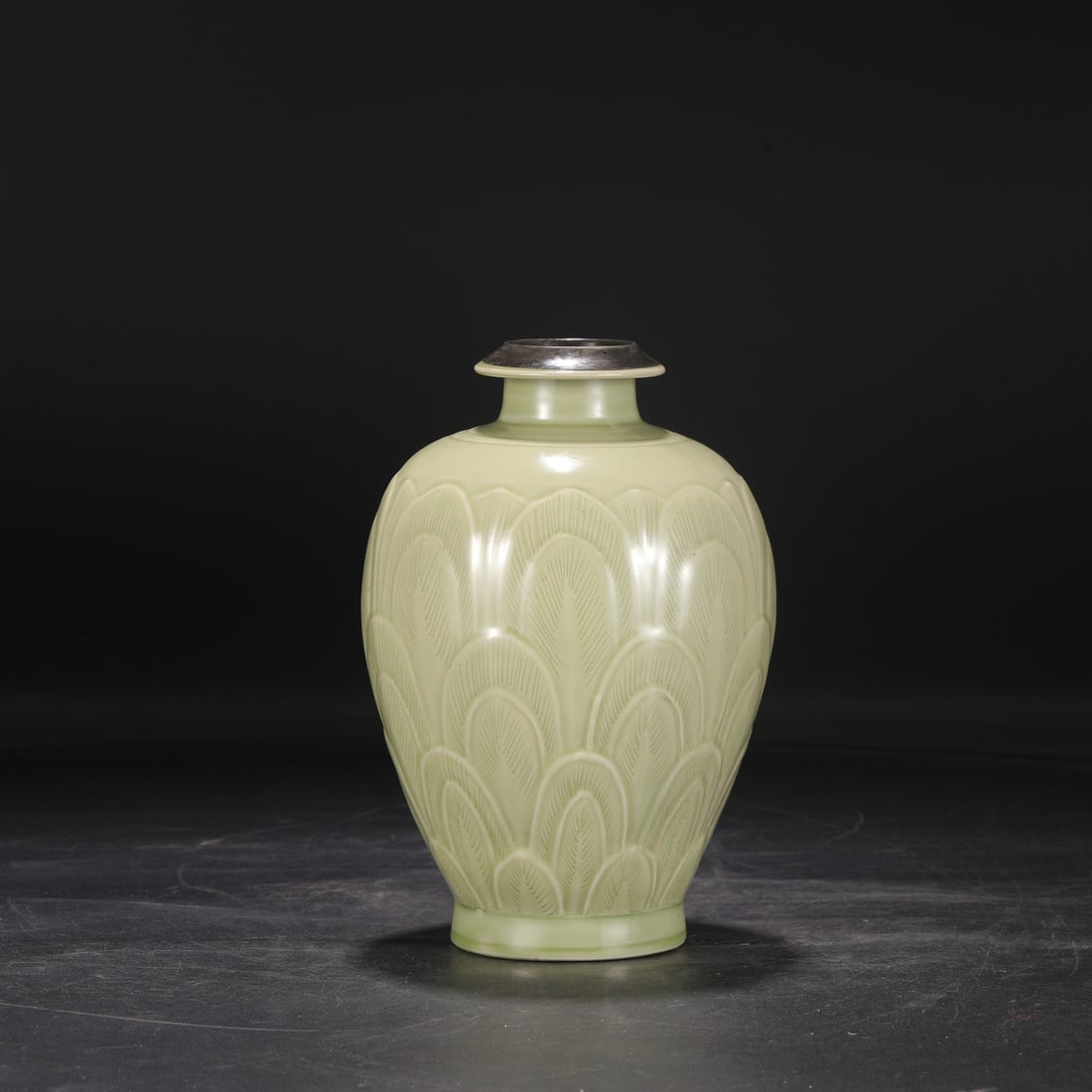A secret color celadon carved lotus petal silver mouth plum bottle of the Tang Dynasty Yue kiln (1 of 9)
