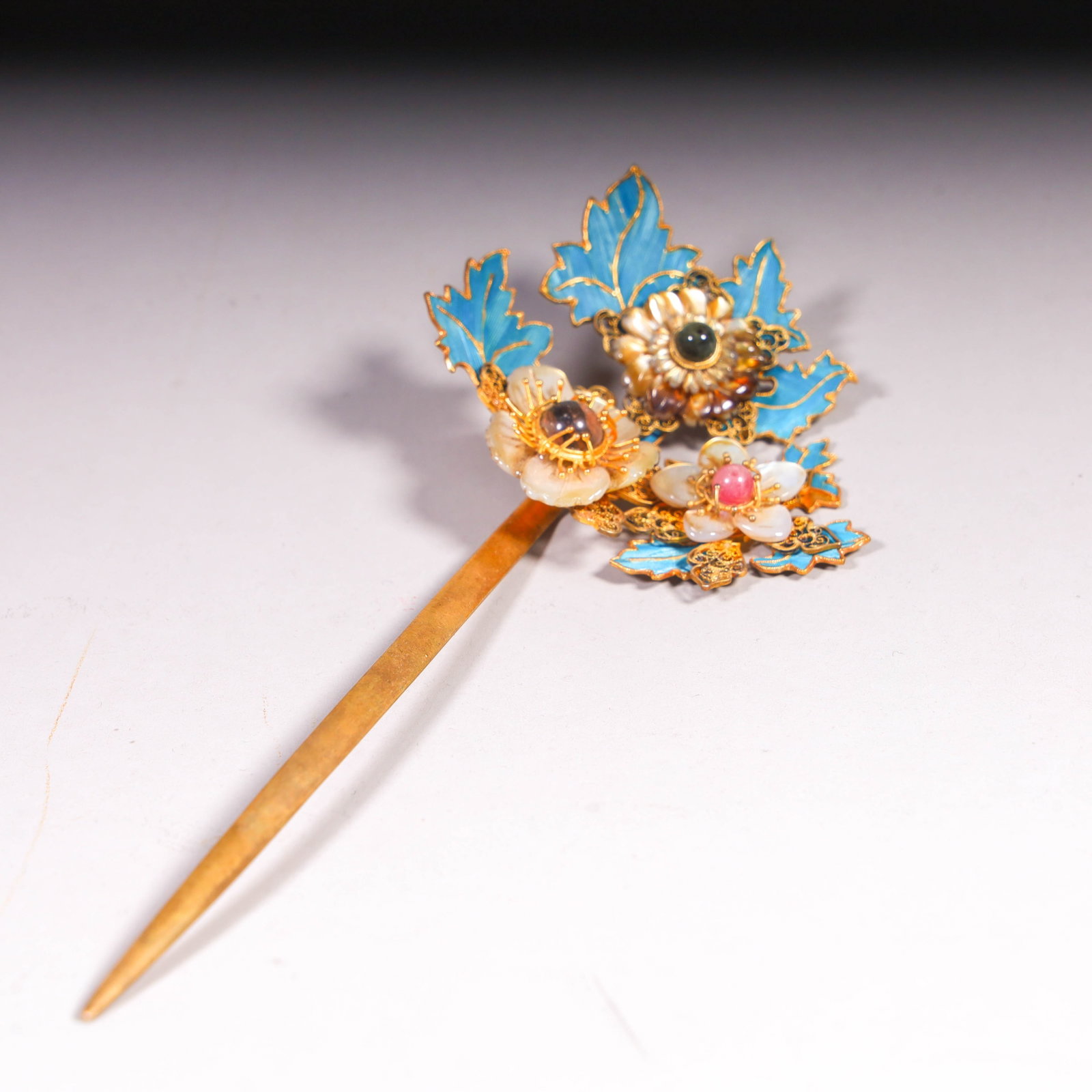 A silver cloisonne burnt blue gilt hairpin from the Qing Dynasty: Qing Dynasty silver cloisonne burned blue gilt gold hairpin SIZE: L: 23cm,W: 11cm,W: 30.4g (The Dimensions Of All Batches Are Manually Measured.If You Need More Detailed Information, Please Contact Ou