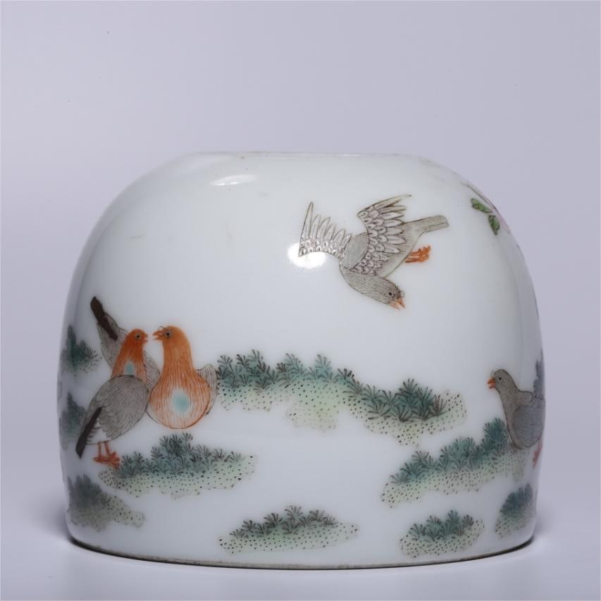 A pastel flower and bird pattern water bowl from the Qing Dynasty: Qing Dynasty pastel flower and bird pattern water bowl Size:H:6.7cm D:8.5cm W:0.16kg (The Dimensions Of All Batches Are Manually Measured.If You Need More Detailed Information, Please Contact Our Cust