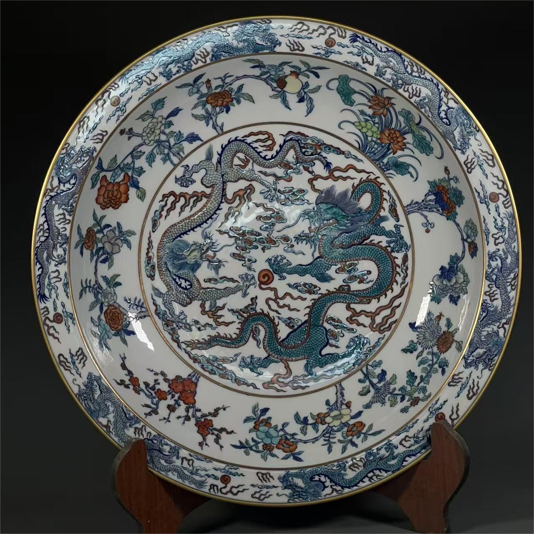 A large plate with a large plate with a dragon pattern of the Qing Dynasty (1 of 9)