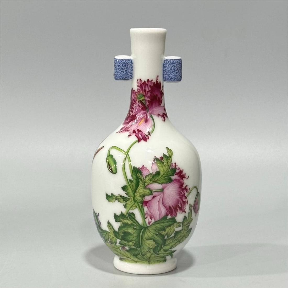 A small bottle of enamel colorful Lang Shining flower and bird poems made in the Qianlong period of (1 of 8)